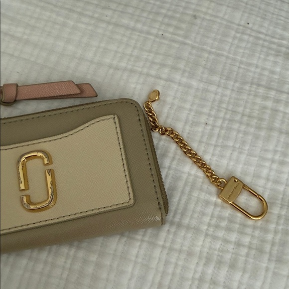 Marc Jacobs Tan and Cream Wallet - Picture 5 of 6